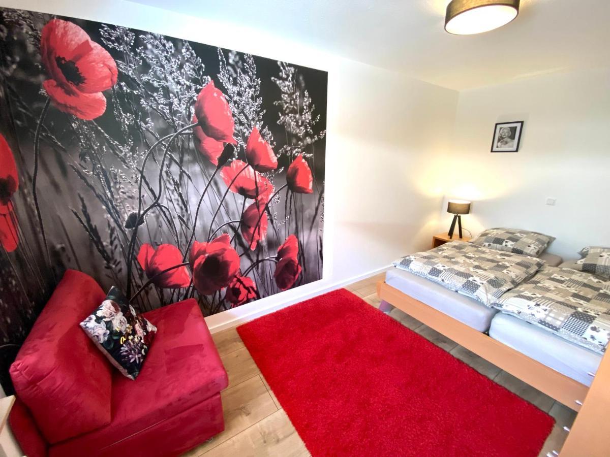 Stylisches Apartment ✰ Skywalk ✰ Mit Parkplatz فيلنغن المظهر الخارجي الصورة